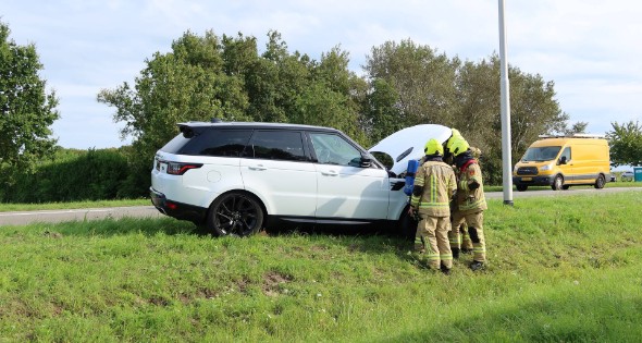 Vlammen Onder Motorkap Van Rijdende Range Rover Nu Nl