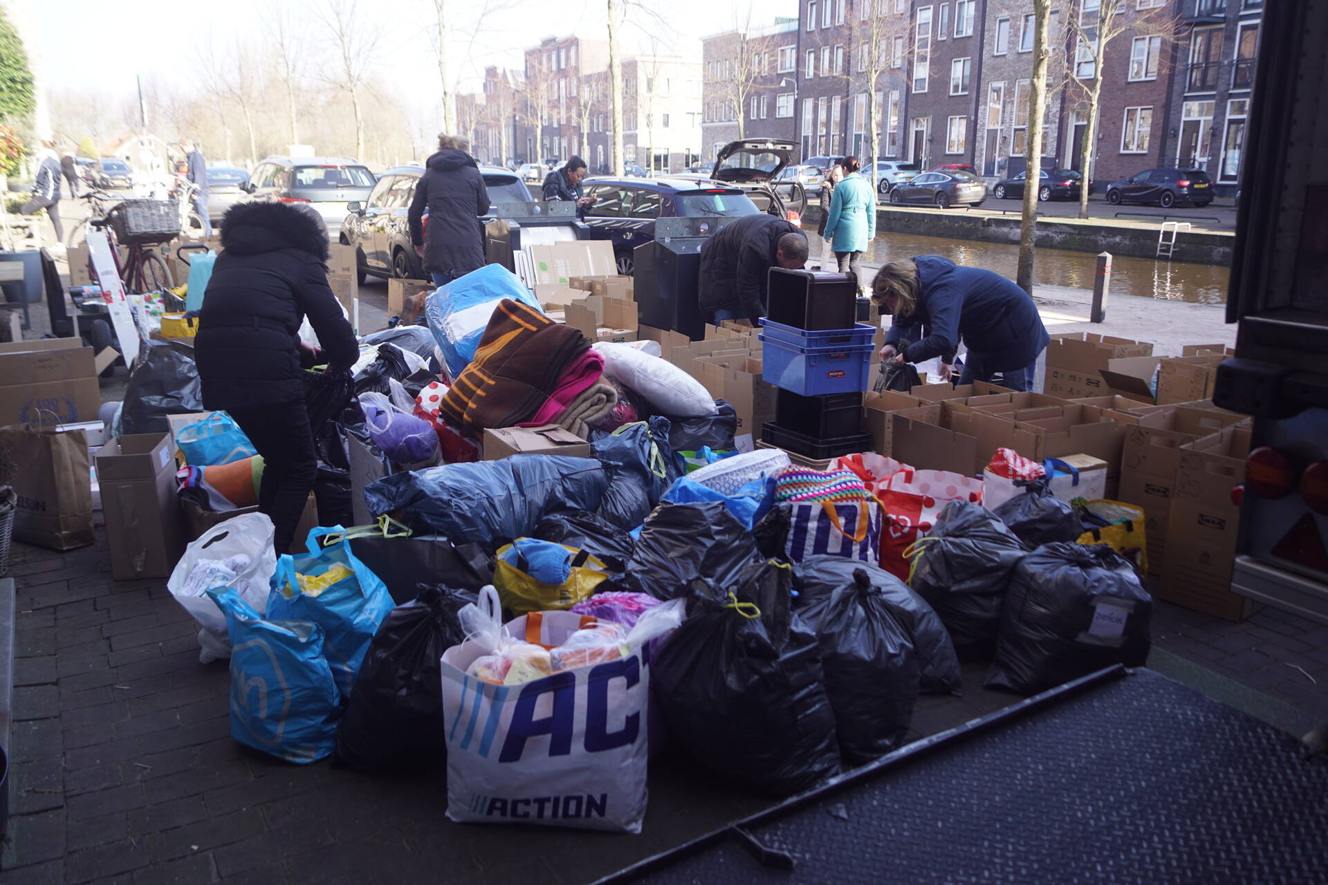 Inzamelingsactie voor vluchtelingen uit Oekraïne groot succes 112 nu nl