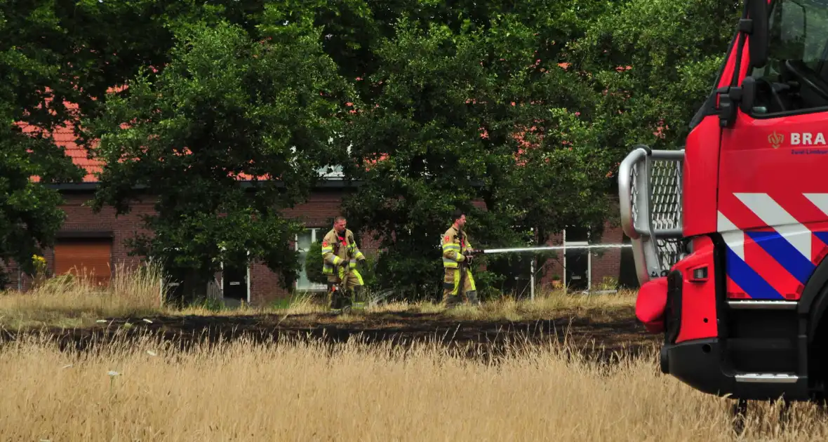 Voorbijrijdende brandweer ontdekt heidebrand - Foto 1