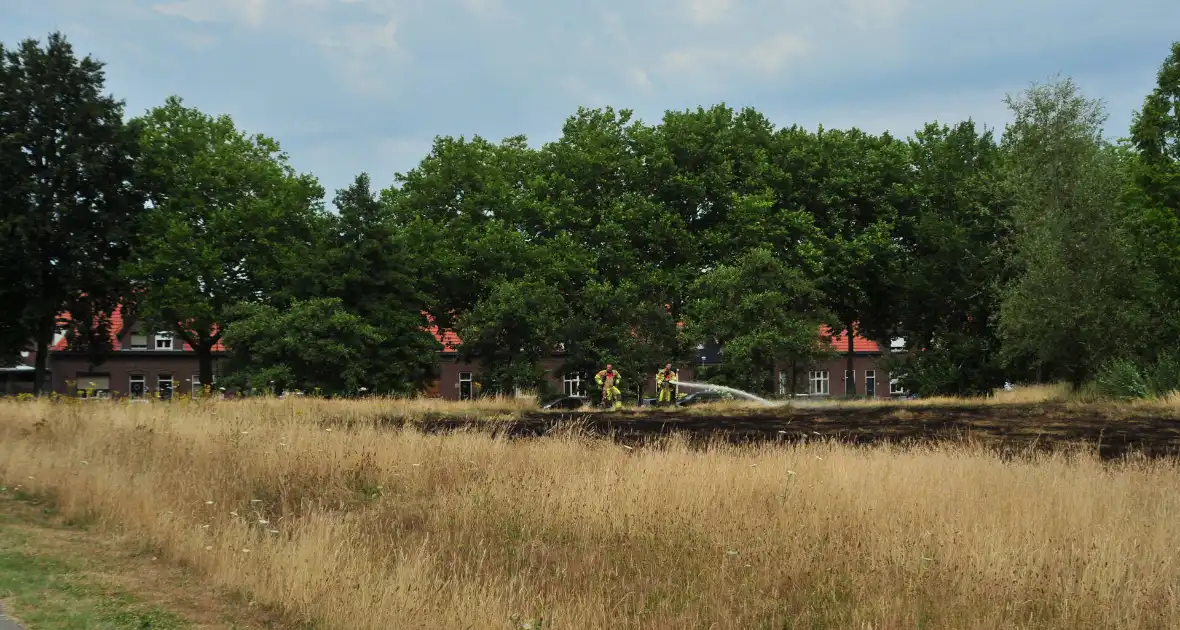 Voorbijrijdende brandweer ontdekt heidebrand - Foto 2