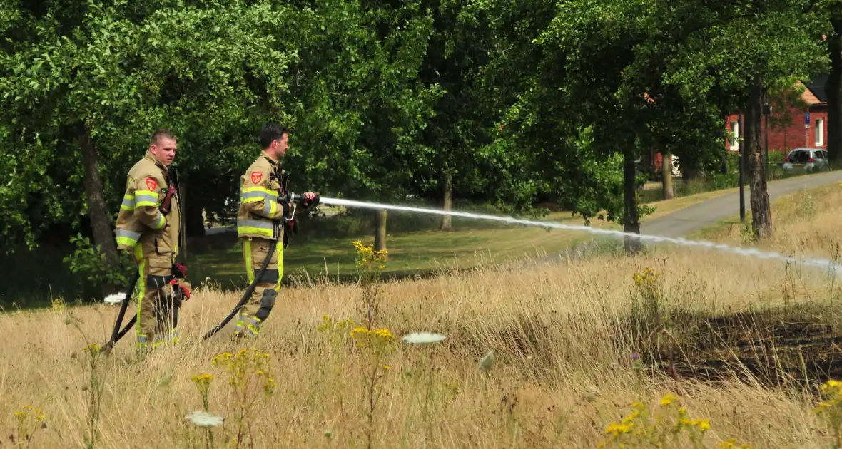 Voorbijrijdende brandweer ontdekt heidebrand - Foto 3