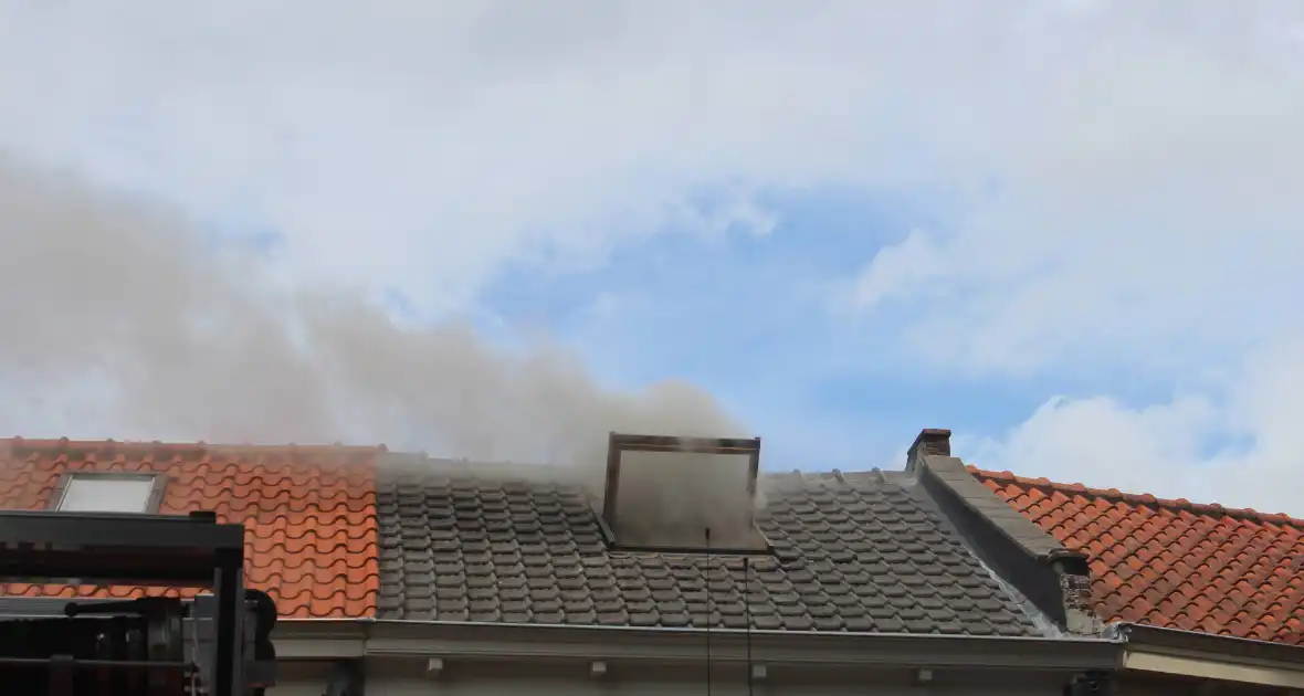 Flinke rookontwikkeling bij dakbrand - Foto 6
