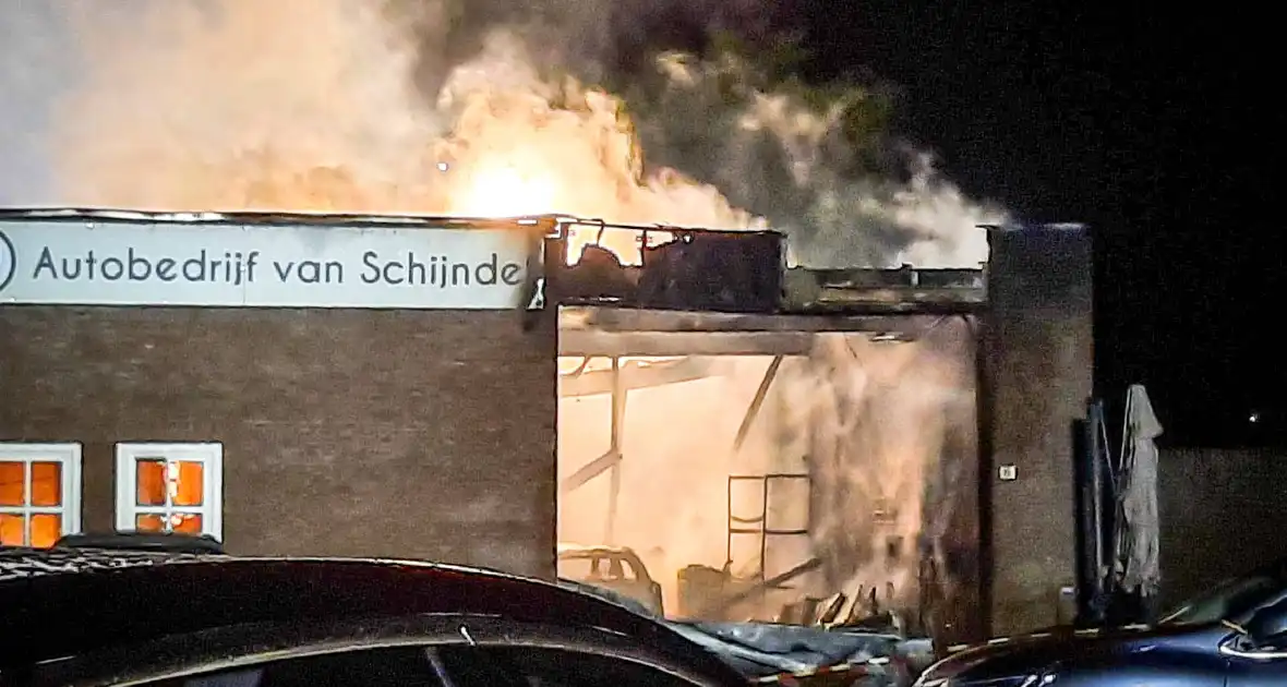 Uitslaande brand verwoest werkplaats autobedrijf Van Schijndel - Foto 3