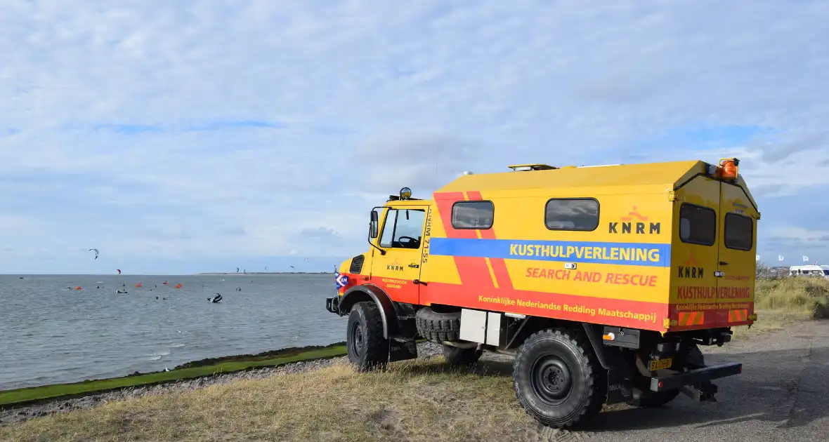Kiter uit Noordzee gered na botsing - Foto 5