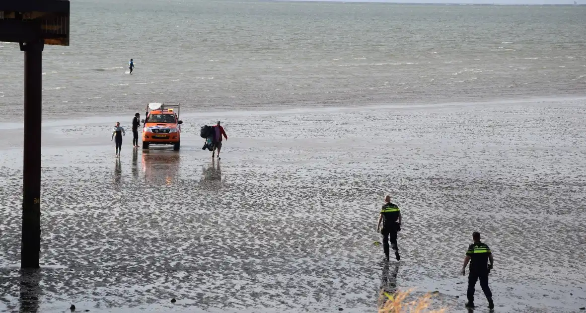 Kiter uit Noordzee gered na botsing - Foto 6