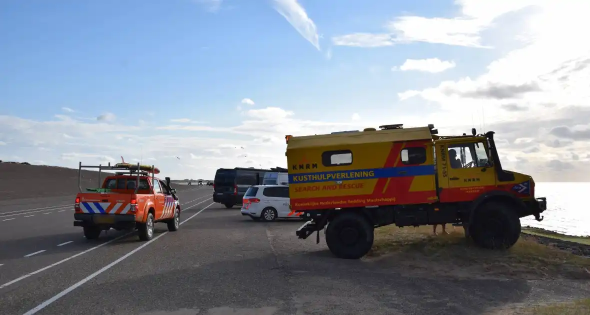 Kiter uit Noordzee gered na botsing - Foto 8