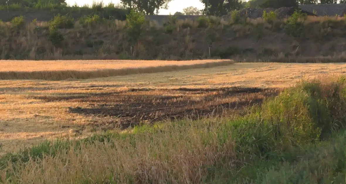 Brand op stoppelveld snel onder controle - Foto 2