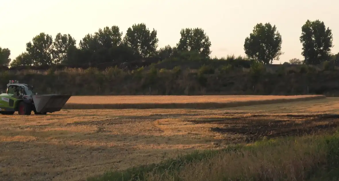 Brand op stoppelveld snel onder controle - Foto 3