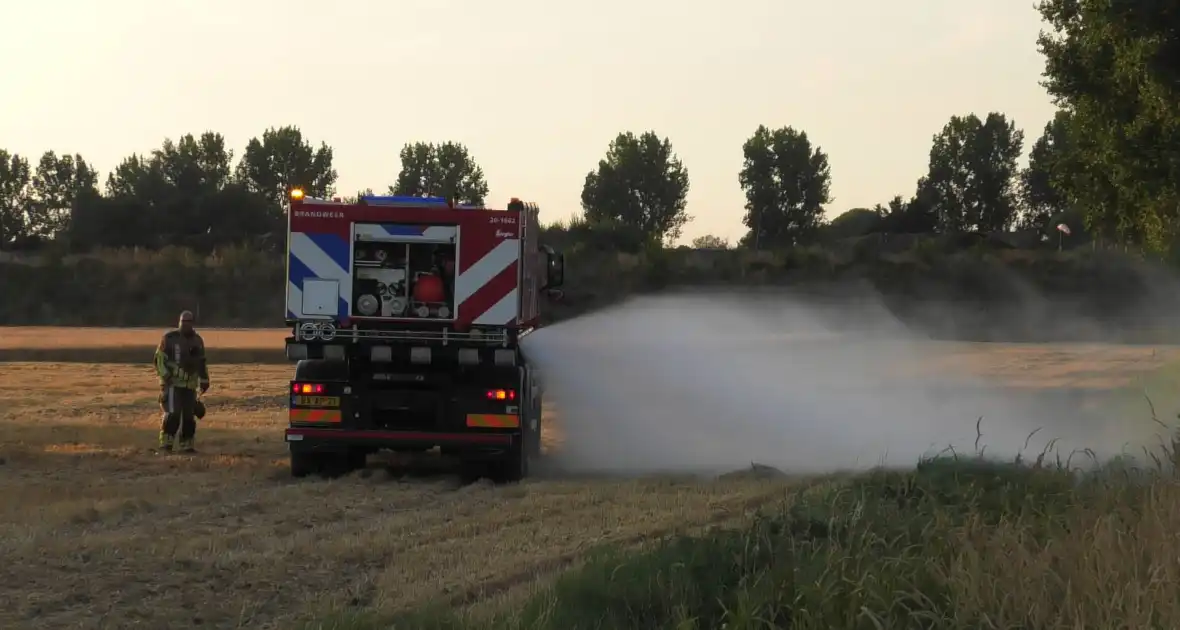 Brand op stoppelveld snel onder controle - Foto 6