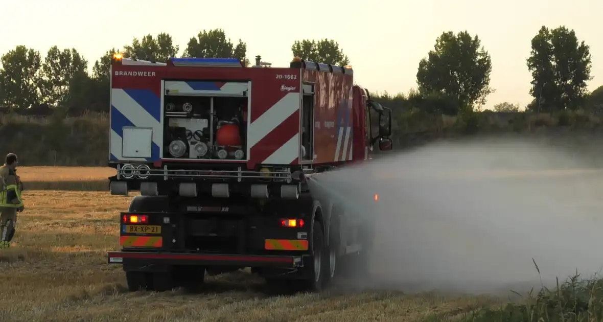 Brand op stoppelveld snel onder controle - Foto 7