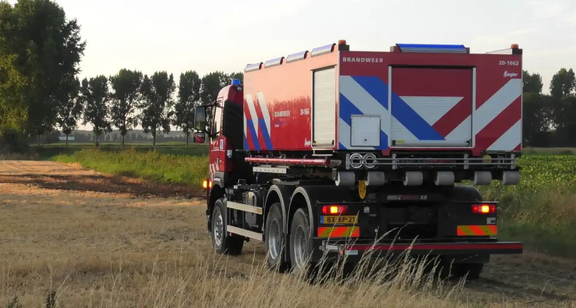 Brand op stoppelveld snel onder controle - Foto 8