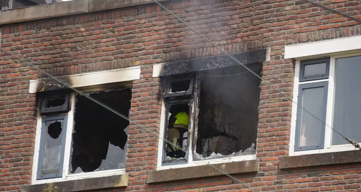 Brand op 3e etage van een appartementencomplex - Foto 1