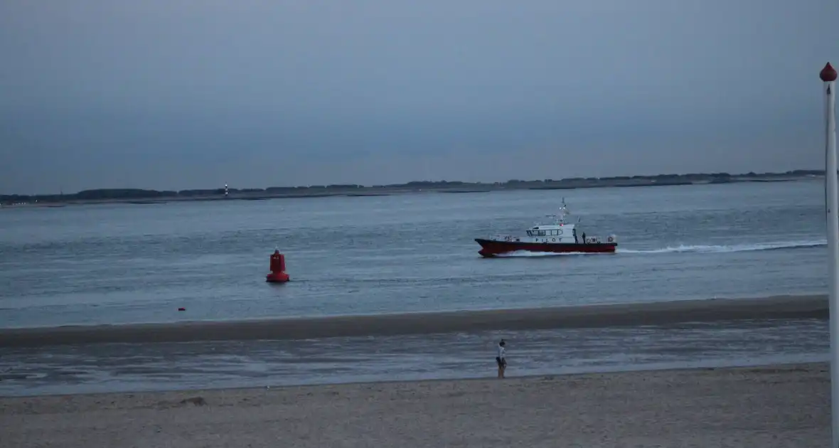 Hulpdiensten ingezet voor zwemmer - Foto 5