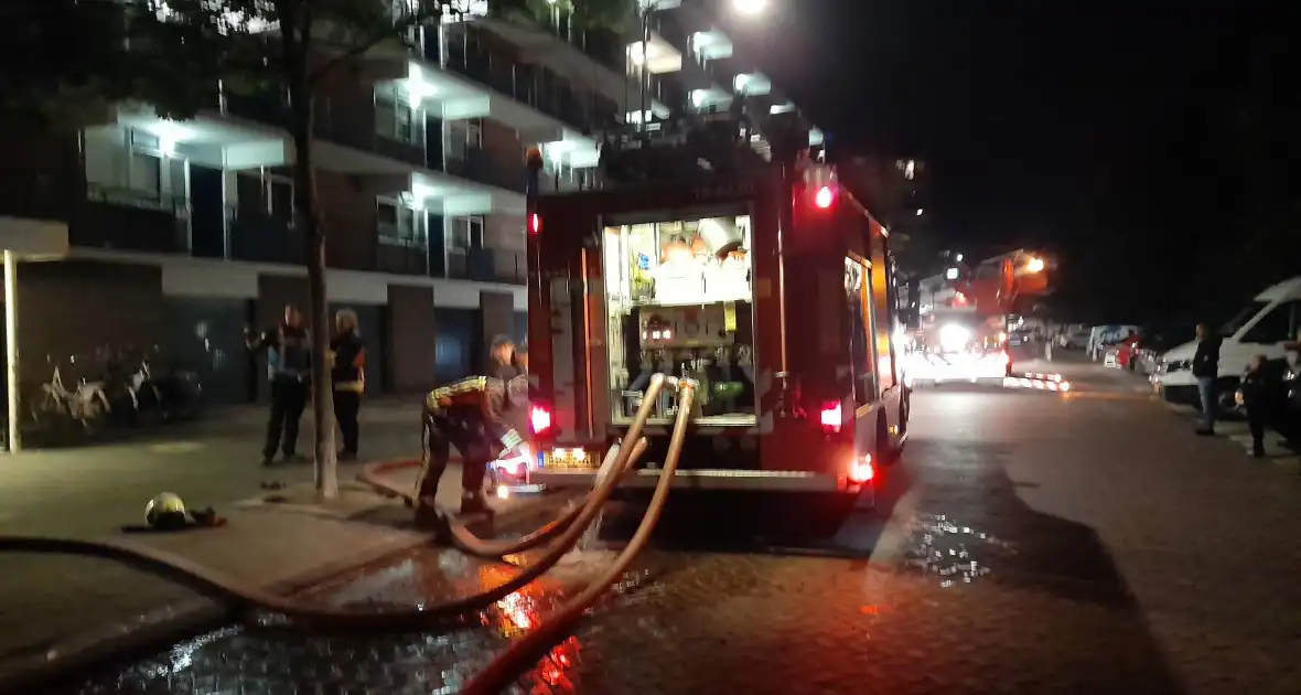 Grote uitslaande brand in appartementencomplex - Foto 2