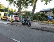 Scooterrijder gewond bij botsing op vluchtheuvel