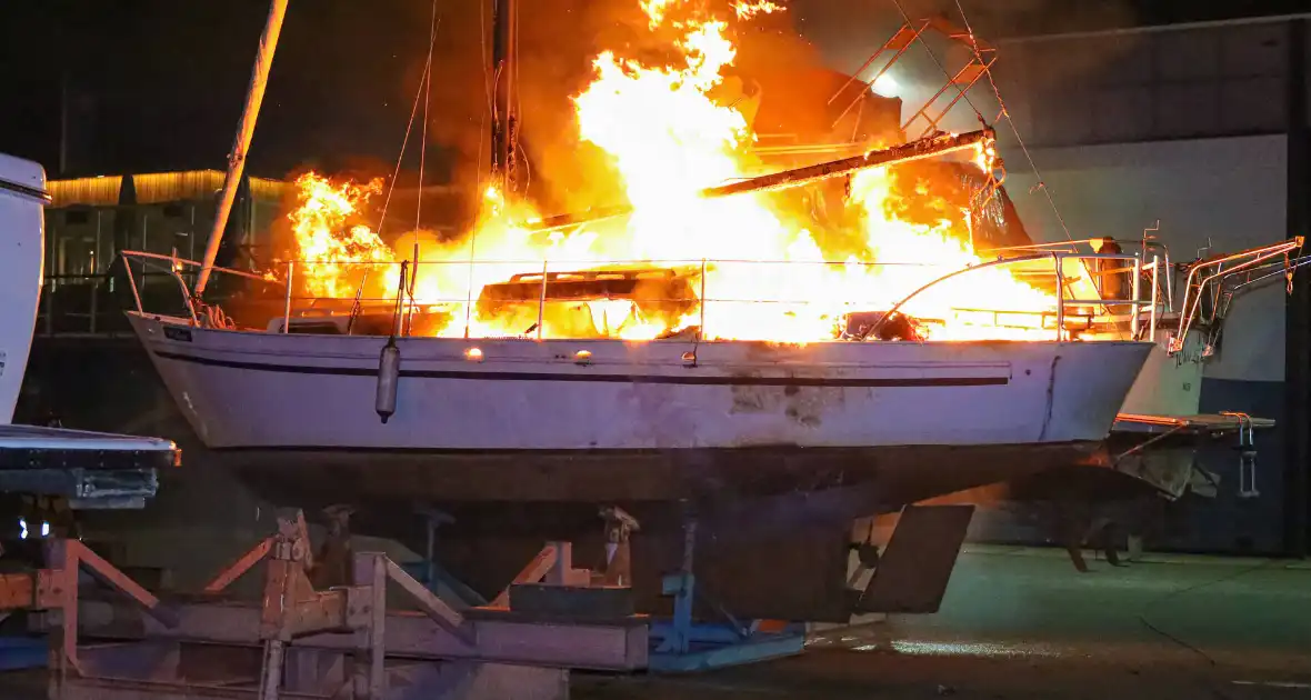 Wederom brand in boot bij jachthaven 't Huizerhoofd - Foto 7