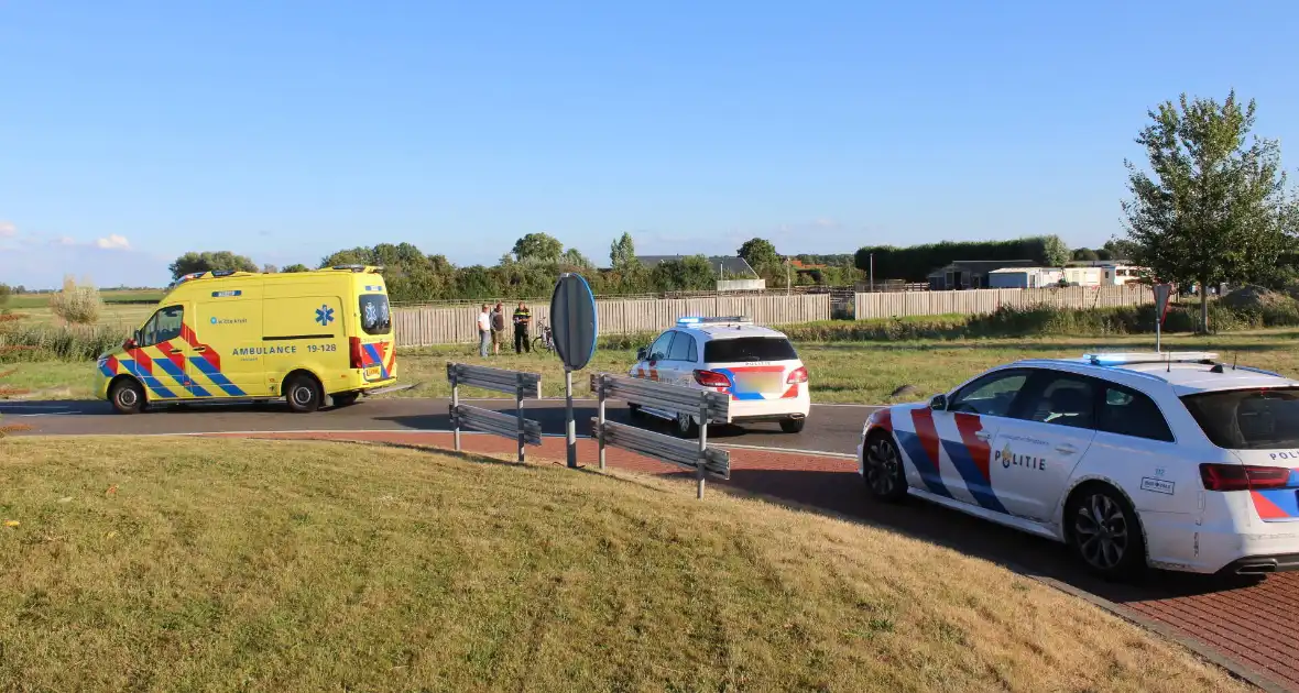 Automobilist rijdt rechtdoor de sloot in - Foto 6