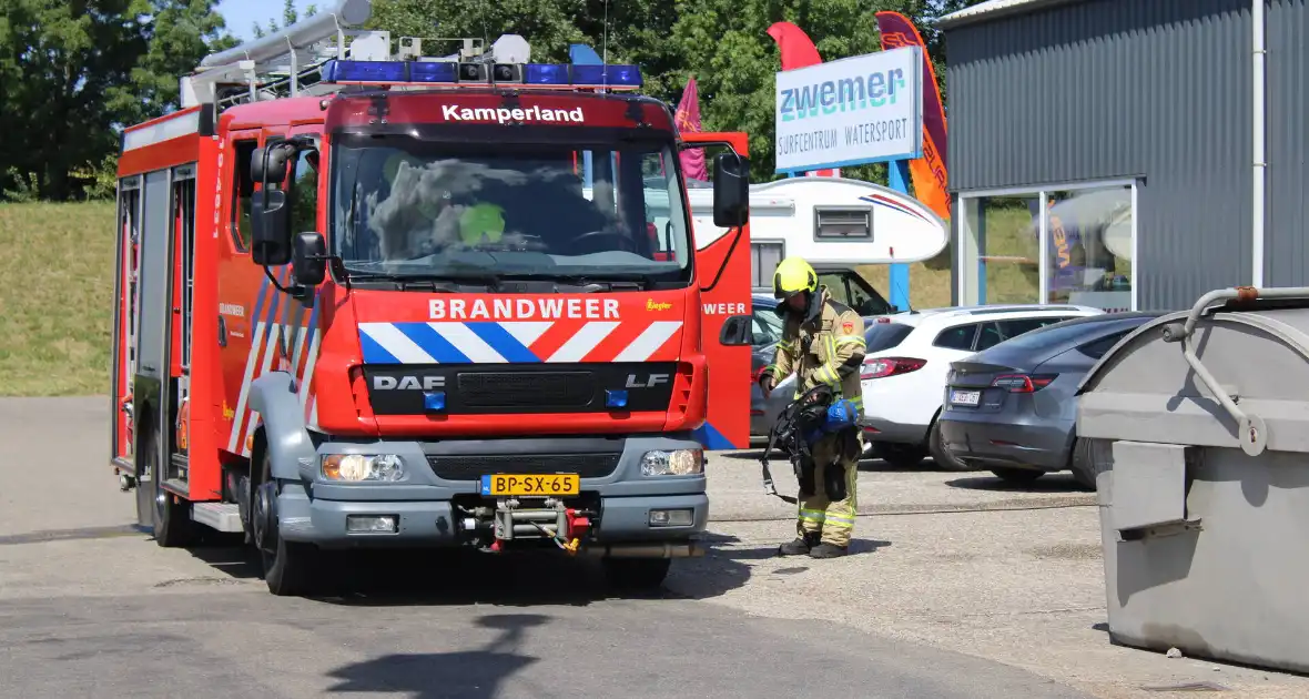 Kortsluiting zorgt voor brand in loods - Foto 2