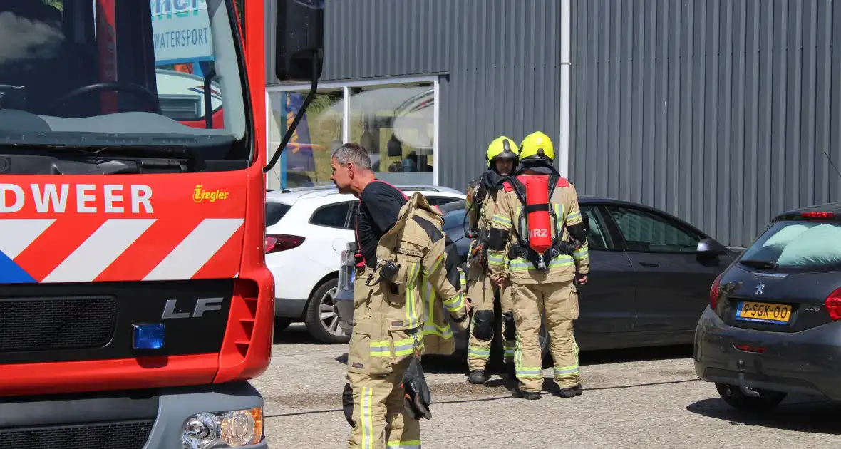 Kortsluiting zorgt voor brand in loods - Foto 3