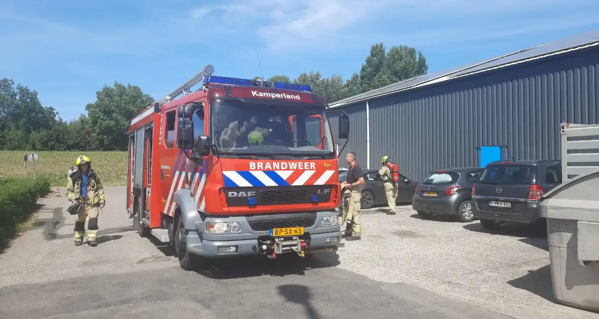 Kortsluiting zorgt voor brand in loods - Foto 4