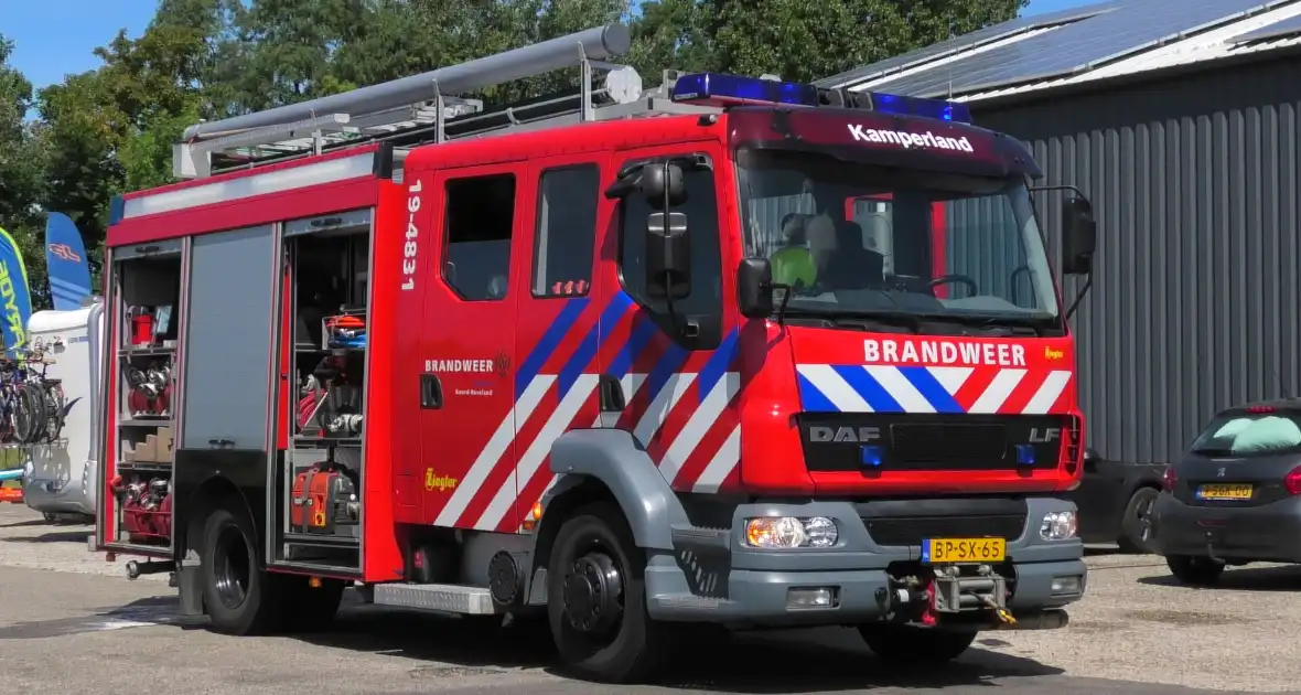 Kortsluiting zorgt voor brand in loods - Foto 6