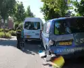 Belbus botst op geparkeerde bestelbus