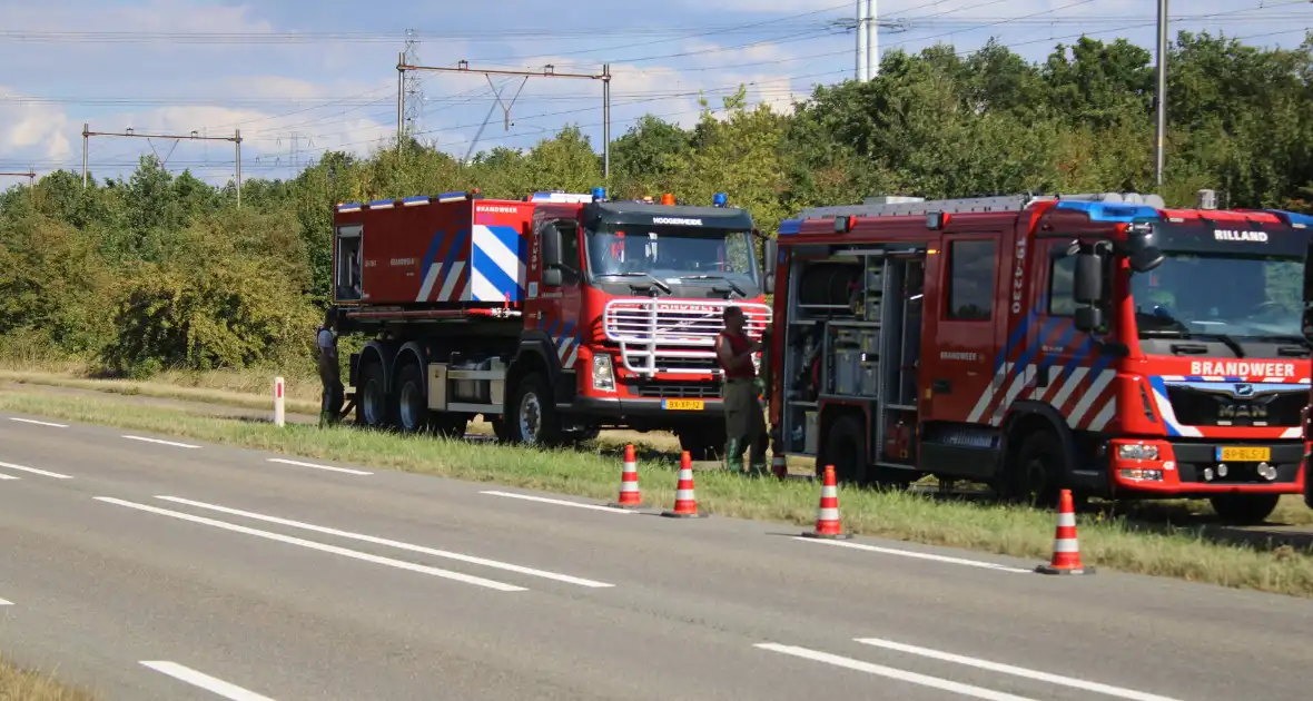 Geen treinverkeer vanwege brand langs spoorlijn - Foto 1