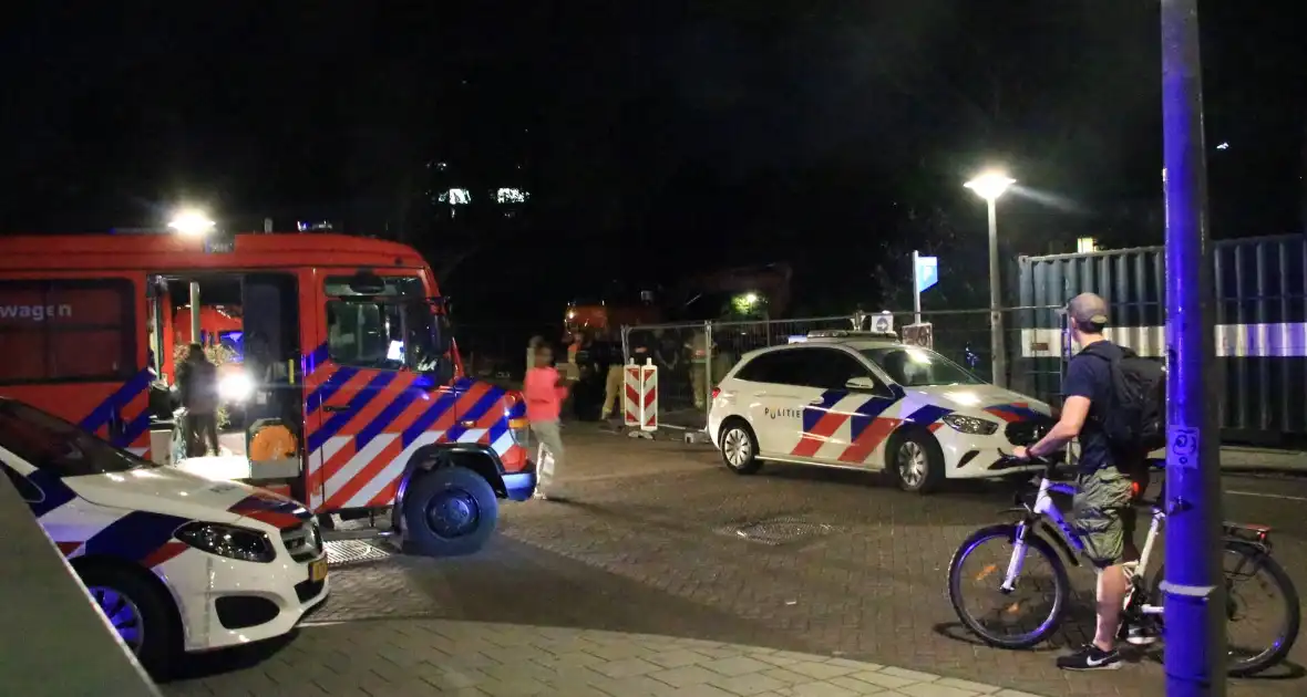 Brandweerduikers halen drenkeling uit kanaal - Foto 4