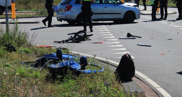 Ongeval met twee voertuigen en fietser - Afbeelding 2