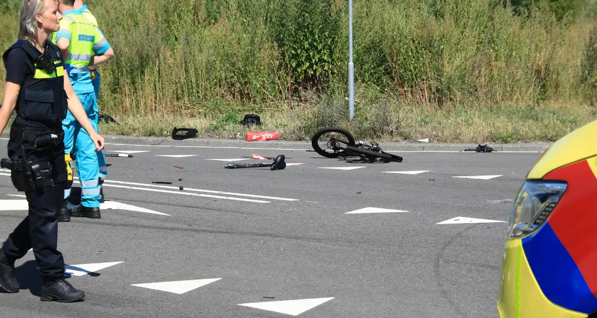 Ongeval met twee voertuigen en fietser - Foto 3