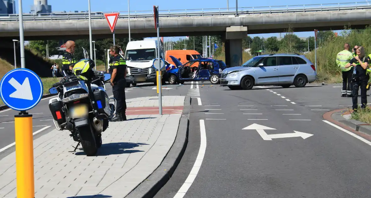 Ongeval met twee voertuigen en fietser - Foto 6