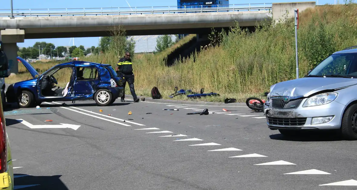 Ongeval met twee voertuigen en fietser - Foto 8