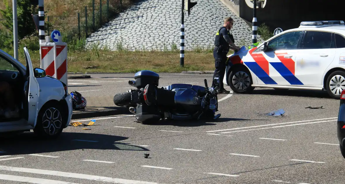 Ongeval tussen personenauto en motorfiets - Foto 2