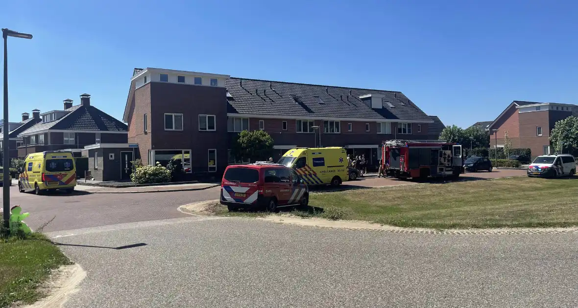 Persoon zwaargewond bij brand in woning
