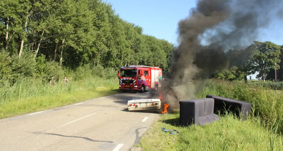 Vouwwagen vat vlam tijdens rijden - Foto 12