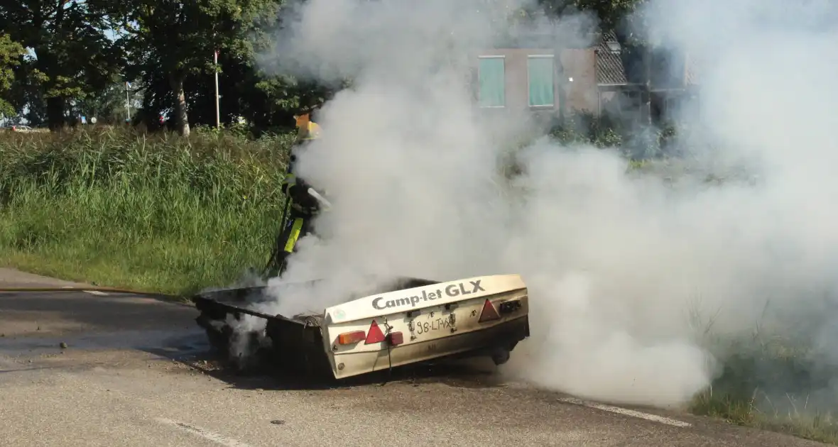 Vouwwagen vat vlam tijdens rijden - Foto 15