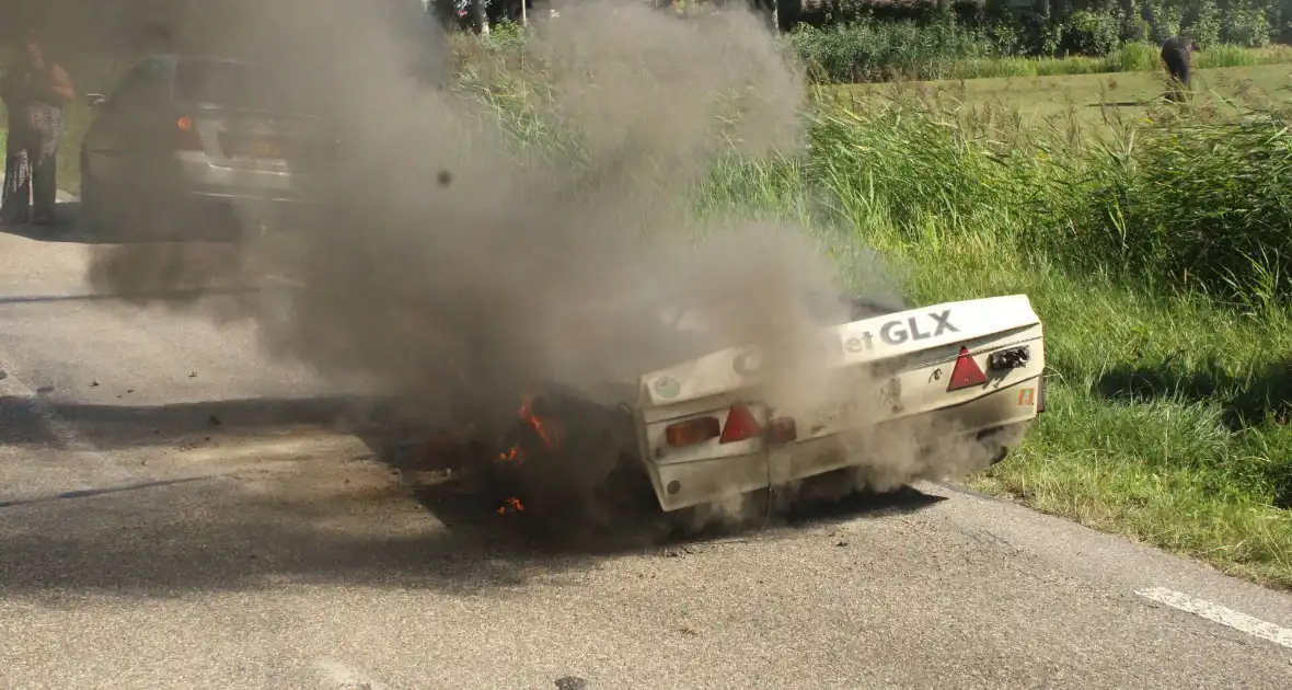Vouwwagen vat vlam tijdens rijden - Foto 4