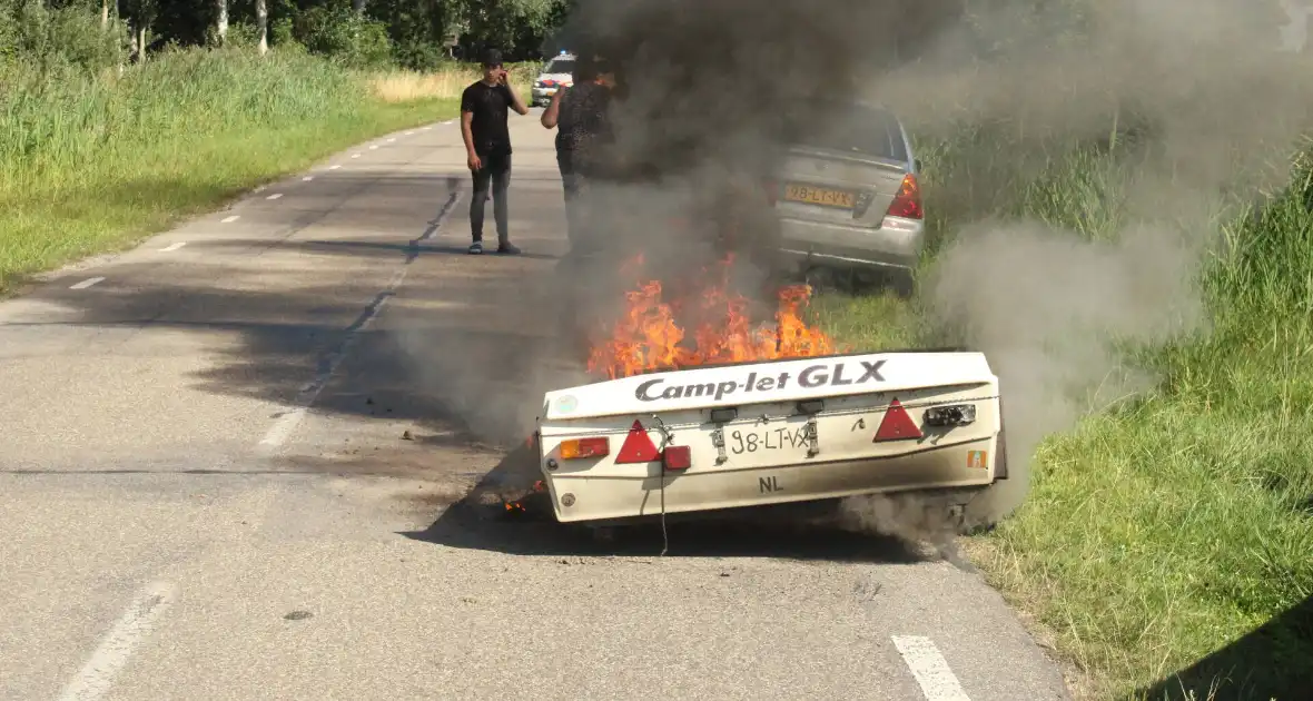 Vouwwagen vat vlam tijdens rijden - Foto 6