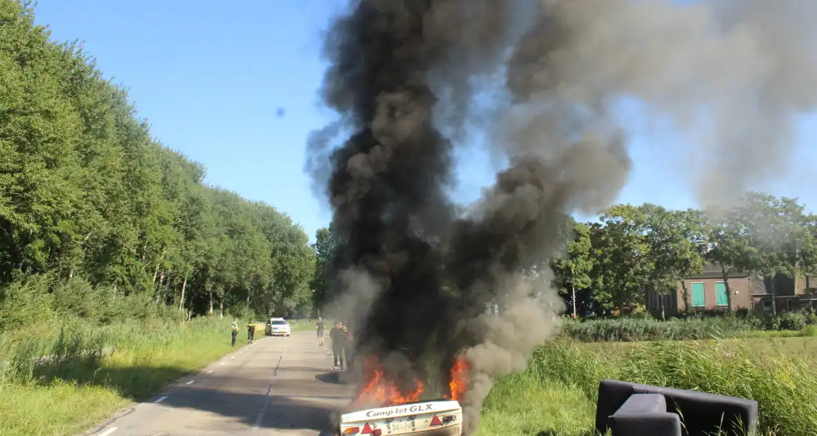 Vouwwagen vat vlam tijdens rijden - Foto 8