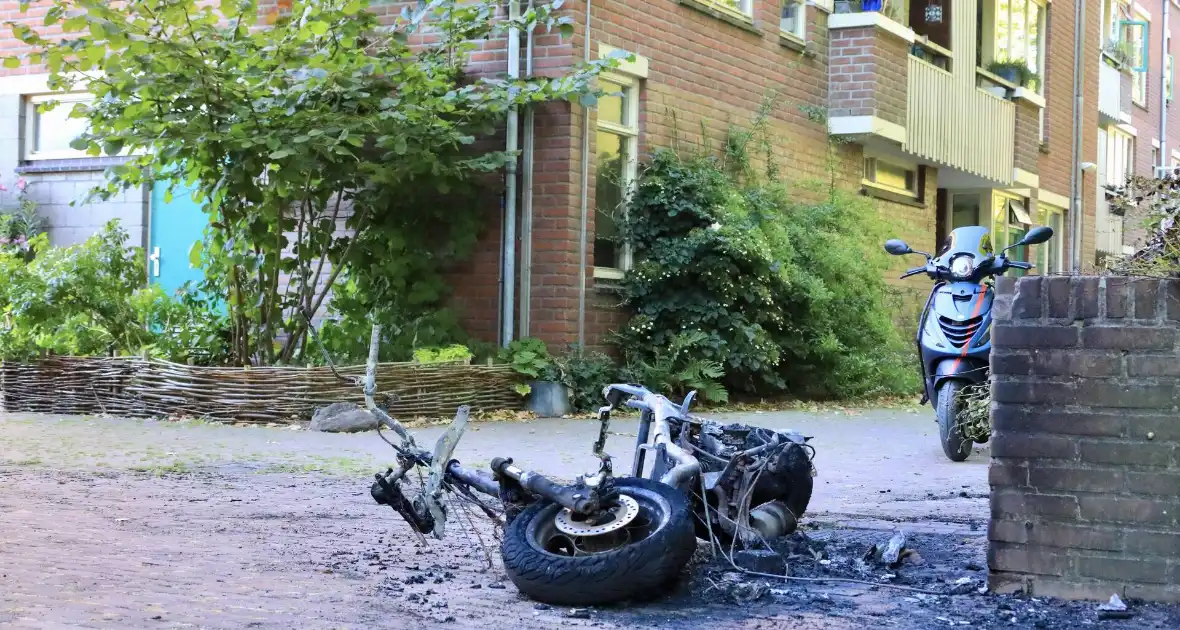 Scooter verwoest vanwege brand - Foto 2