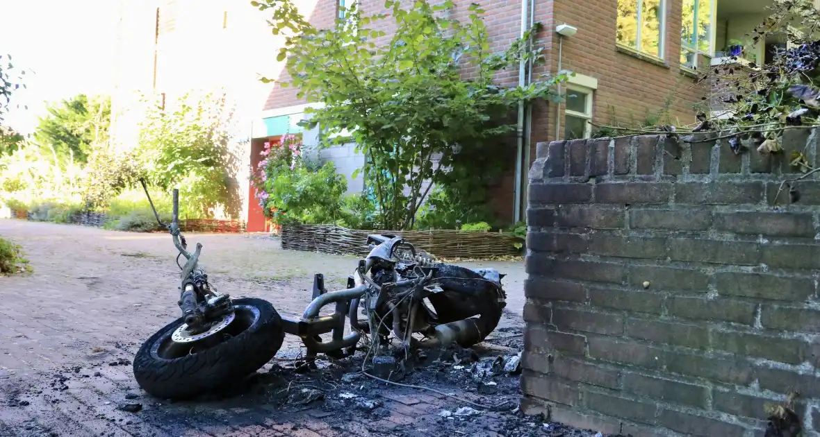 Scooter verwoest vanwege brand - Foto 3