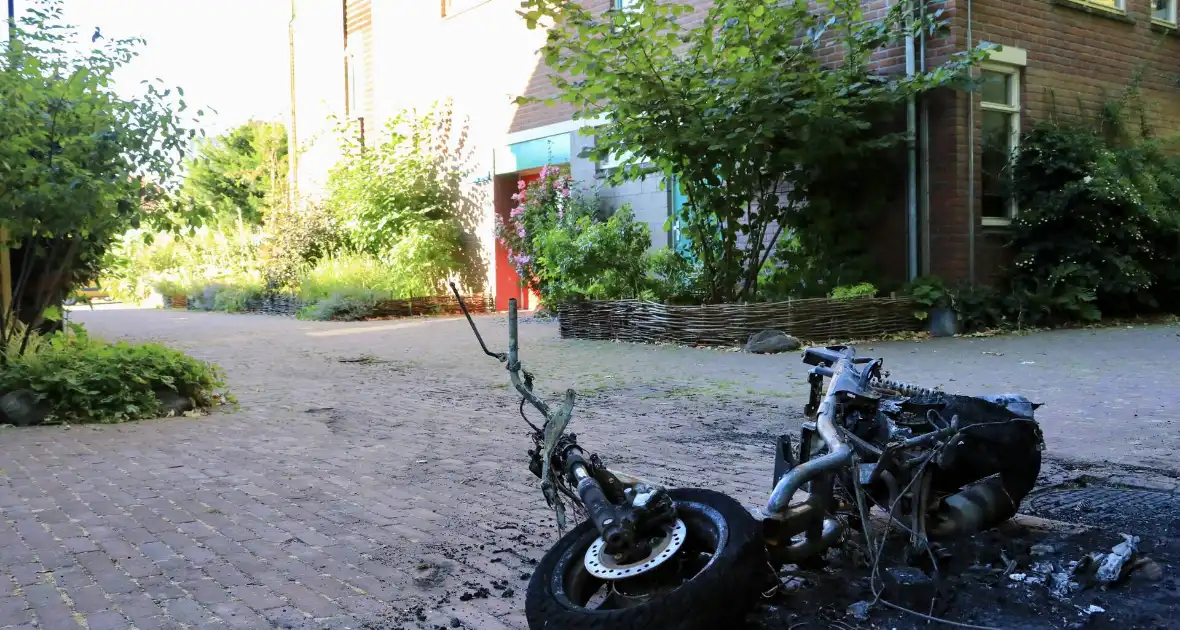 Scooter verwoest vanwege brand - Foto 4