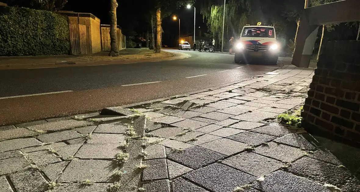 Twee scooterrijders gewond bij verkeersongeval - Foto 1