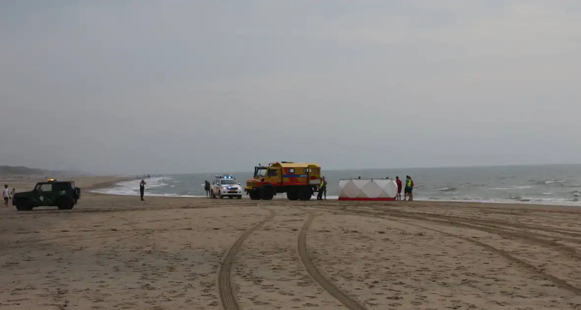 Persoon overleden bij incident op strand