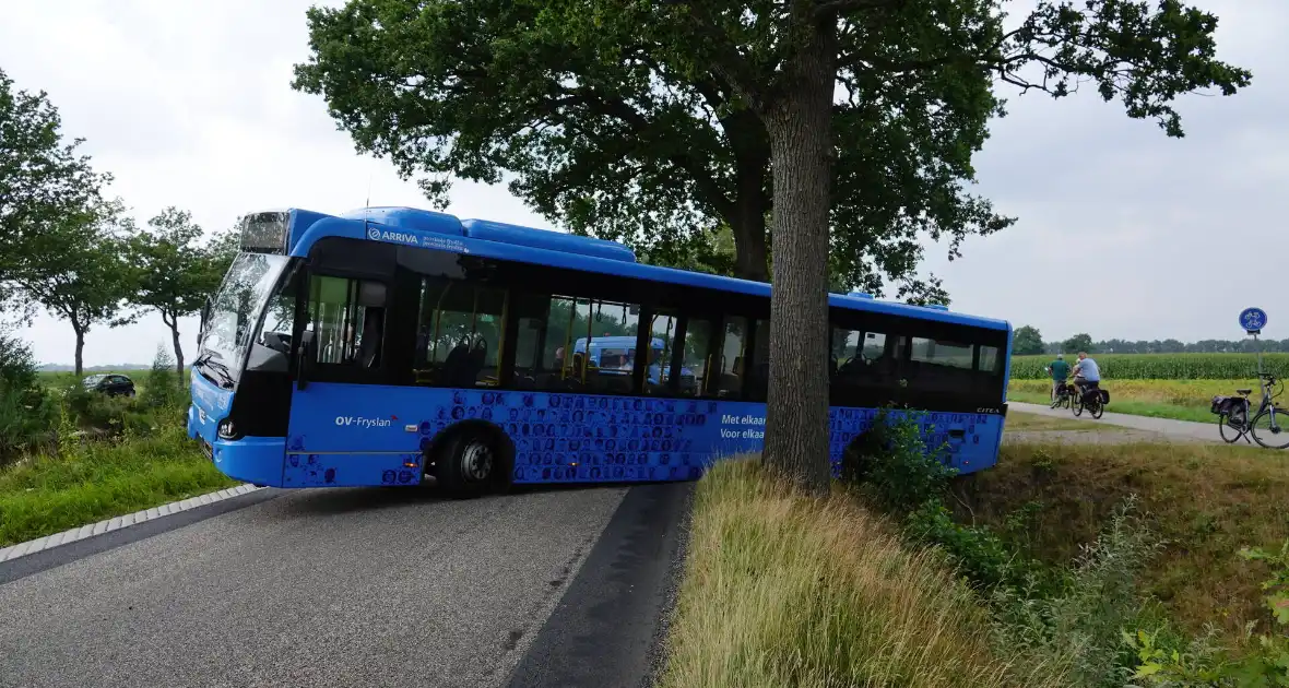 Buschauffeur van Arriva maak inschattingsfout - Foto 1