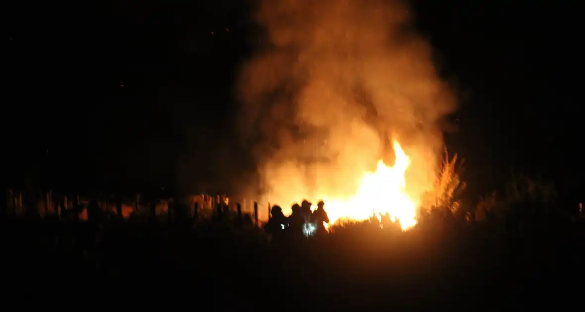 Schuur in boomgaarden vanwege brand verwoest