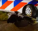 Fietser belandt onder voorwiel van politiewagen
