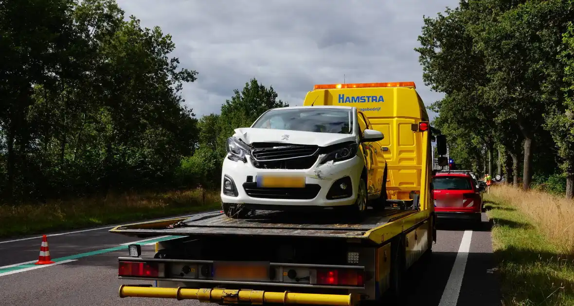 Gewonde nadat auto op de kop belandt - Foto 2