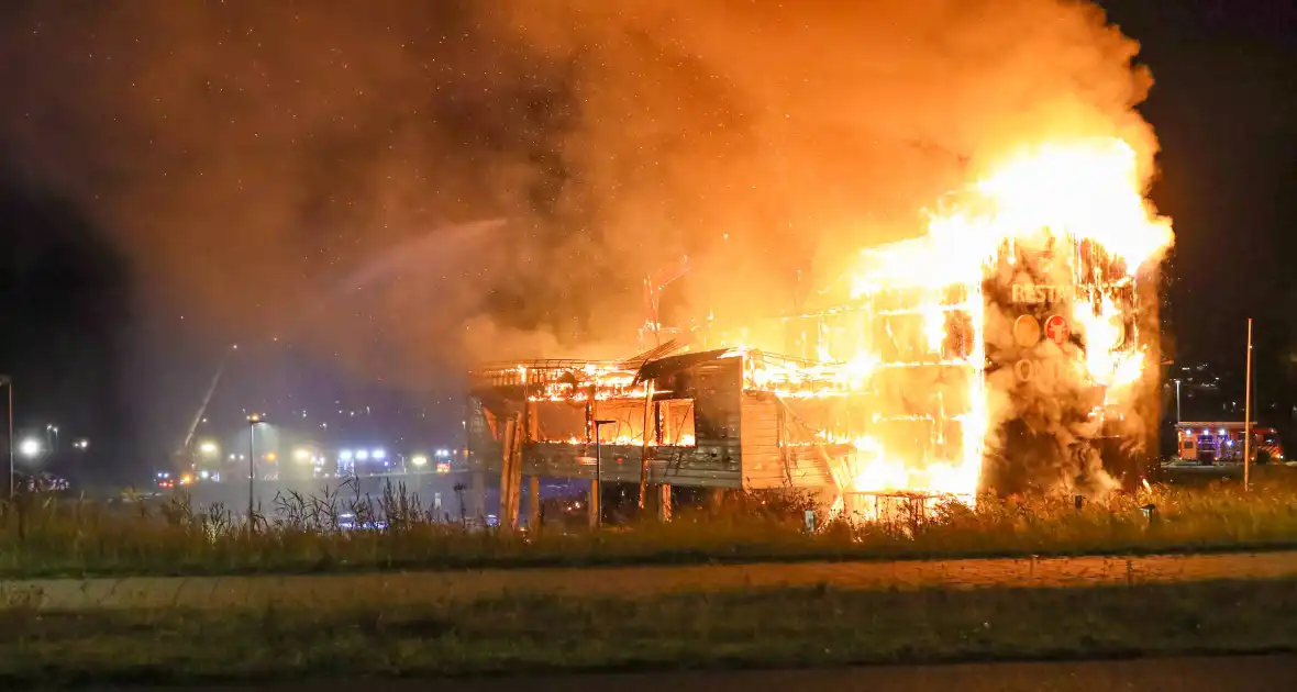 Wegrestaurant Onderweg verwoest door uitslaande brand