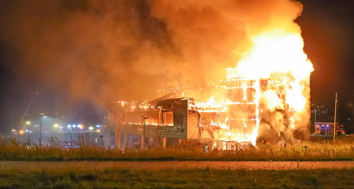 Wegrestaurant Onderweg verwoest door uitslaande brand - Foto 7